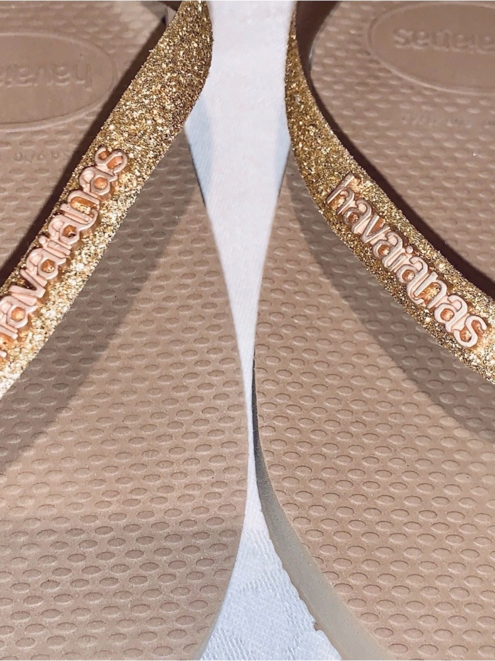 Havaianas Glitter Strap Flip Flops in Gold 9/10 - Picture 3 of 6